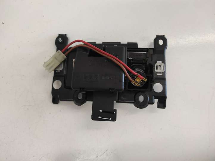BMW 5 E60 E61 (2004 - 2010)  7034087 Пепельница