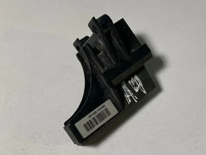 Audi A4 S4 B7 8E 8H (2004 - 2009) 4B0919145A Усилитель антенны — фото 2