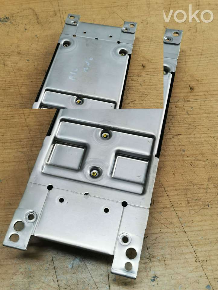 BMW 5 F10 F11 (2009 - 2016)  9329341 Антенна Bluetooth