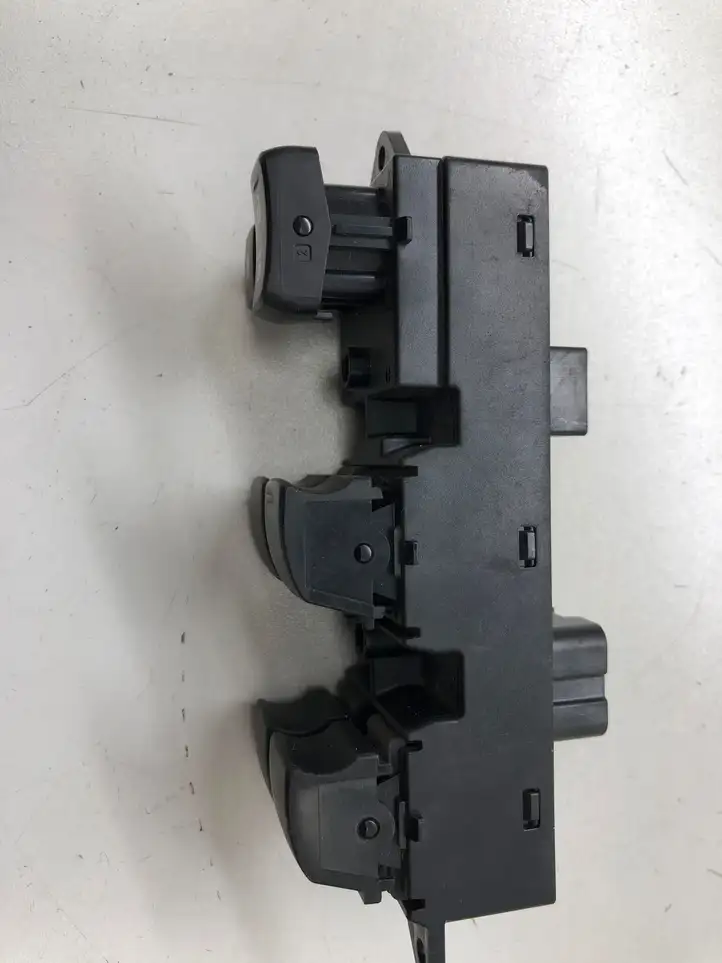 Mitsubishi Outlander (2014 - 2016) 8608A248 Кнопка стеклоподъемников — фото 4