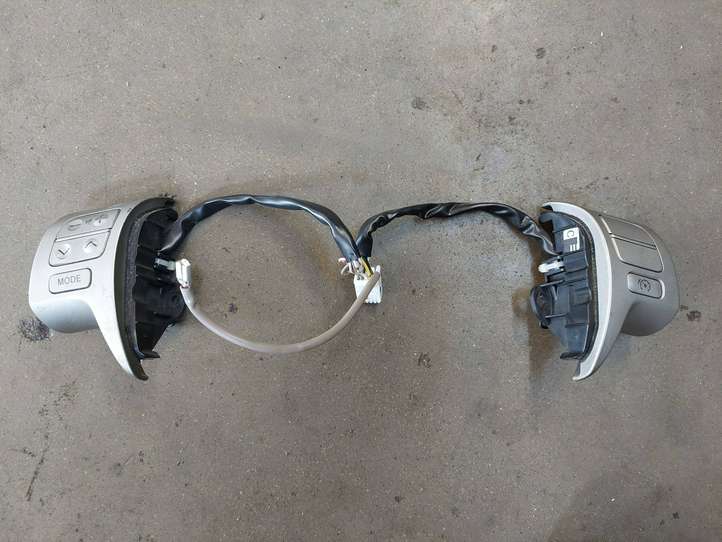 Toyota Auris 150 (2006 - 2012)   Кнопки рулевого колеса