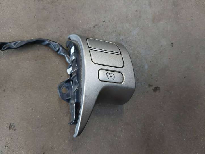 Toyota Auris 150 (2006 - 2012)   Кнопки рулевого колеса