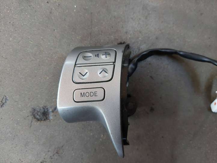 Toyota Auris 150 (2006 - 2012)   Кнопки рулевого колеса