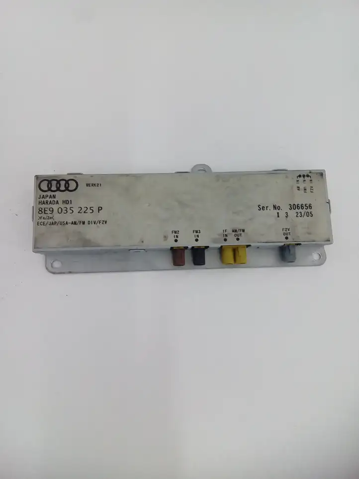 Audi A4 S4 B7 8E 8H (2004 - 2009) 8E0035225P Усилитель антенны — фото 1
