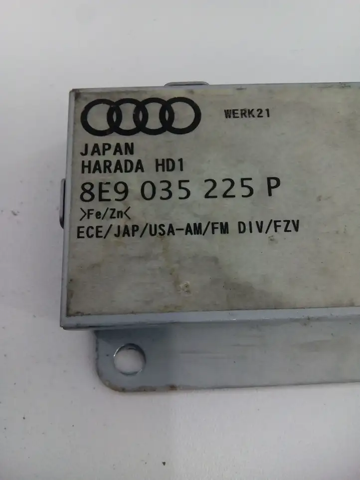 Audi A4 S4 B7 8E 8H (2004 - 2009) 8E0035225P Усилитель антенны — фото 3