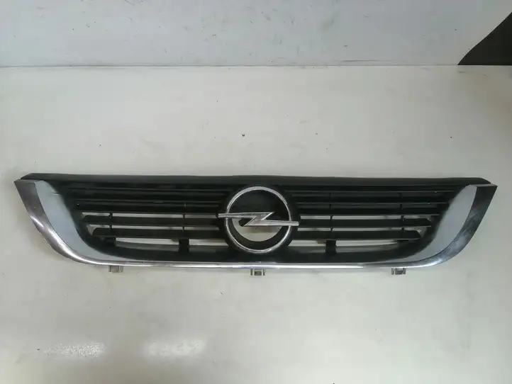 Opel Vectra B (1999 - 2002) 90505722 Верхняя решетка радиатора — фото 1