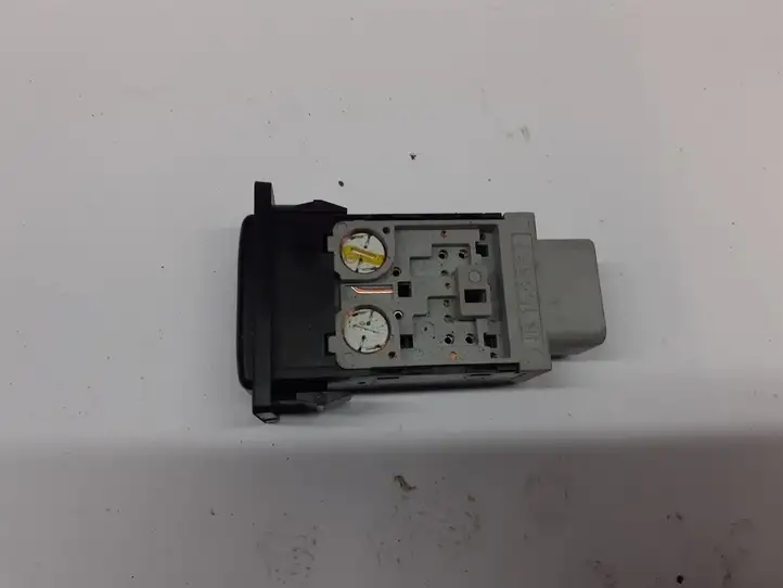 Toyota Avensis T250 (2006 - 2009) 153261 Кнопка обогрева стекла — фото 2