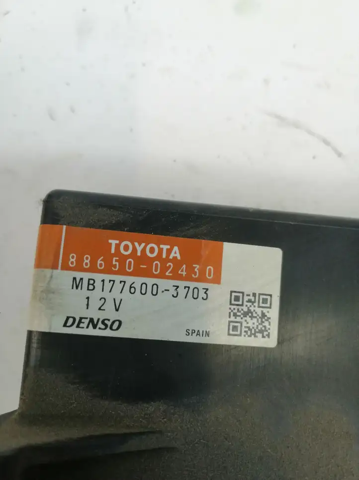 Toyota Auris 150 (2006 - 2012) 8865002430 Модуль управления кондиционером — фото 2