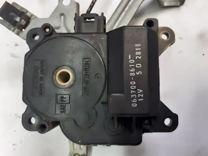 Toyota Avensis Verso (1995 - 2001) 0637008610 Двигатель задвижки потока воздуха — фото 1