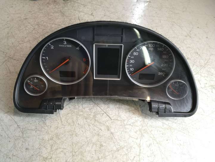 Audi A4 (2000 - 2006)  8E0920930TX Спидометр (приборный щиток)