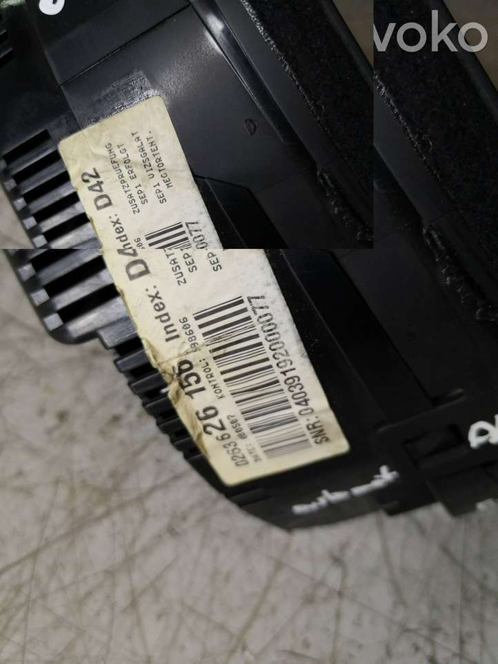 Audi A4 (2000 - 2006)  8E0920930TX Спидометр (приборный щиток)