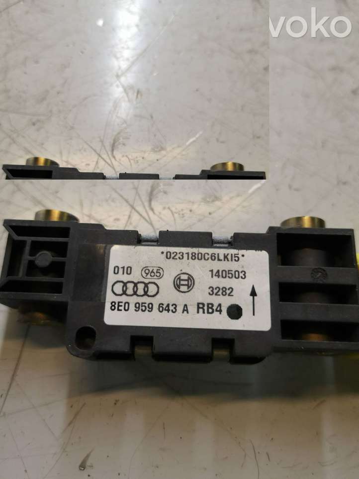 Audi A4 (2000 - 2006)  8E0959643A Датчик удара надувных подушек
