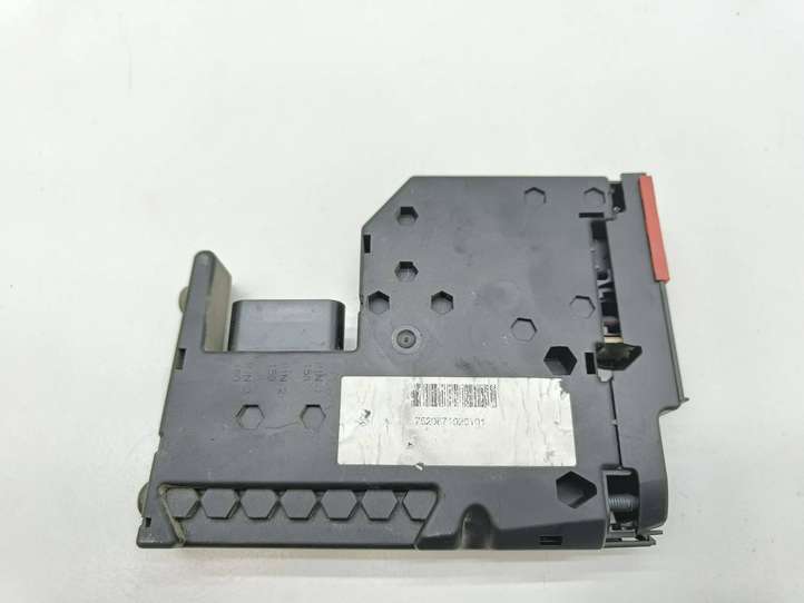 Mercedes-Benz E W212 (2009 - 2016)  A2125400450 Узел подключения плюсовых проводов