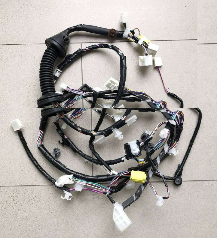 Toyota Hilux (2015 - 2017)  82152KK820 Проводка передних дверей