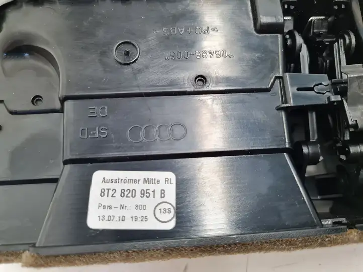 Audi A5 8T 8F (2007 - 2011) 8T2820951B Центральный воздушный дефлектор — фото 3