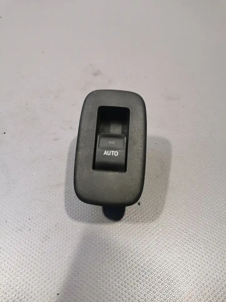 Toyota Auris 150 (2006 - 2012) Кнопка стеклоподъемников — фото 1
