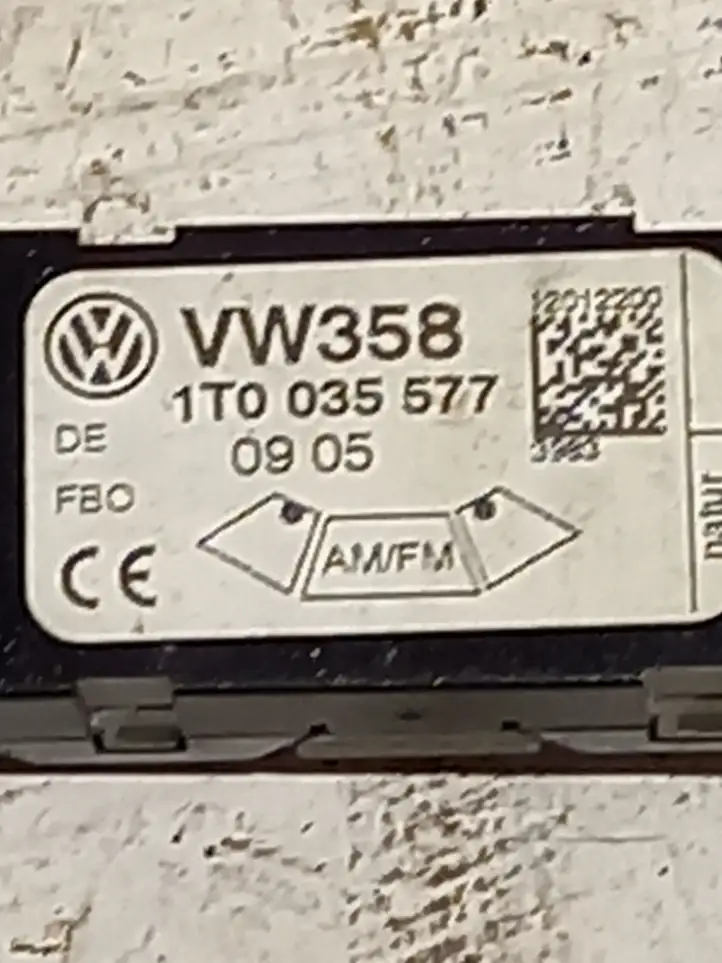 Volkswagen Touran I (2003 - 2010) 1T0035577 Усилитель антенны — фото 3