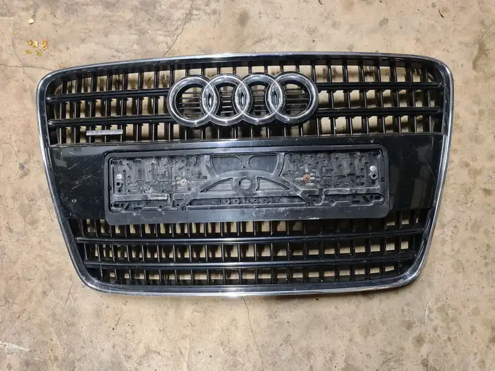 Audi Q7 4L (2005 - 2009) 4L0853651 Верхняя решетка радиатора — фото 1