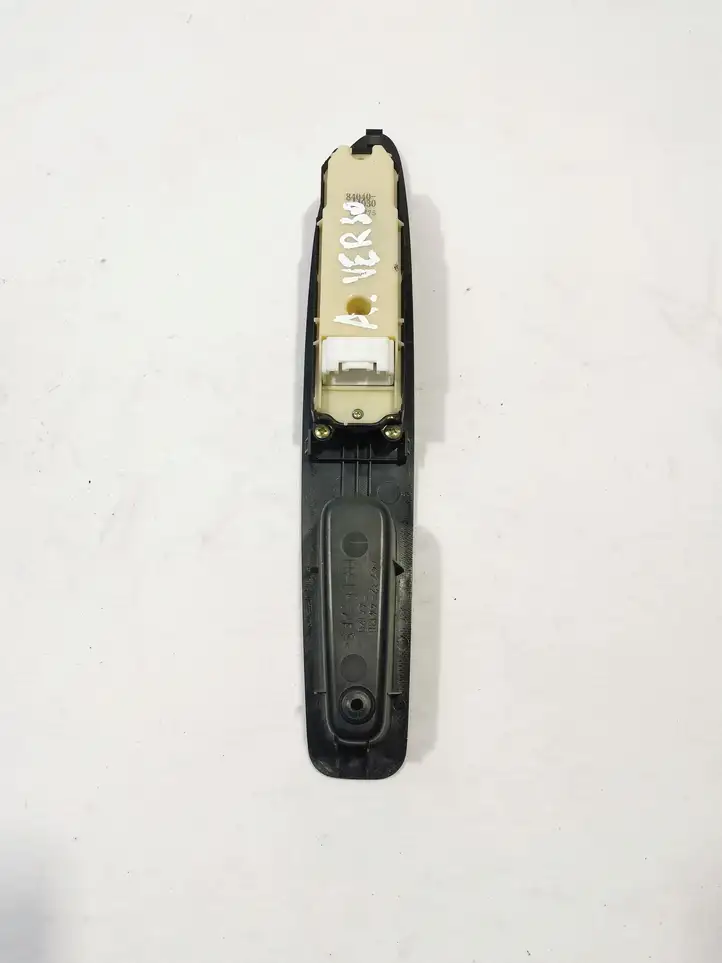 Toyota Avensis Verso (2004 - 2009) Блок кнопок стеклоподъемников — фото 2