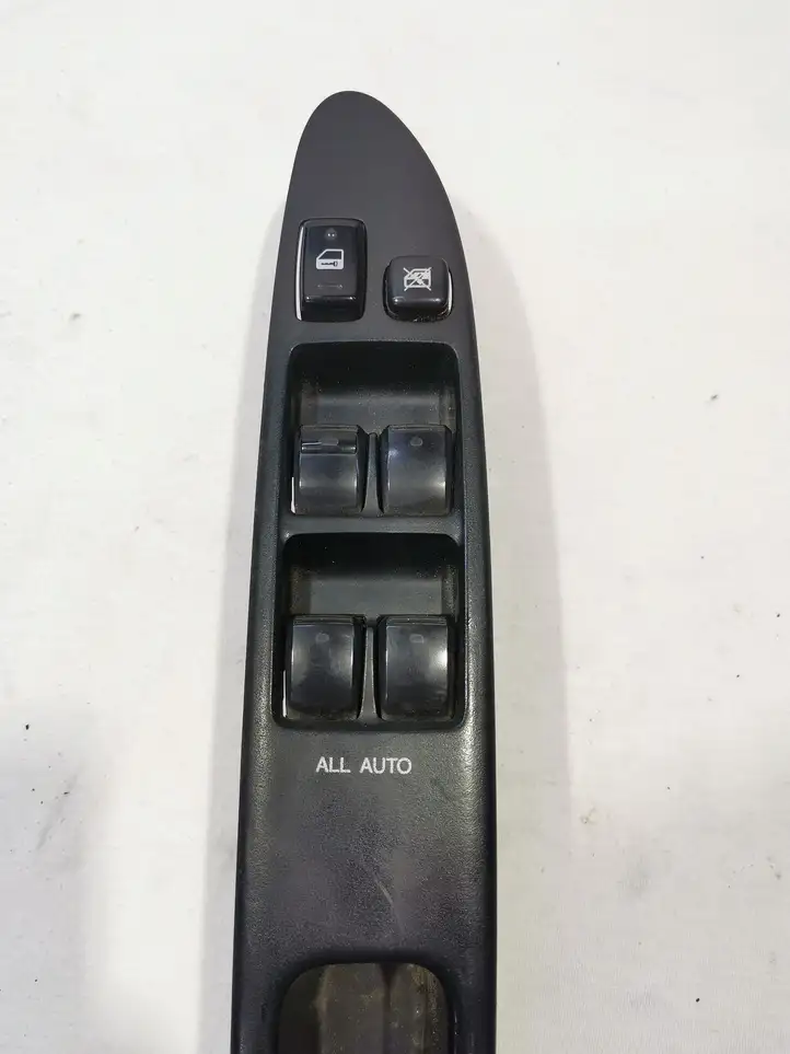 Toyota Avensis Verso (2004 - 2009) Блок кнопок стеклоподъемников — фото 3