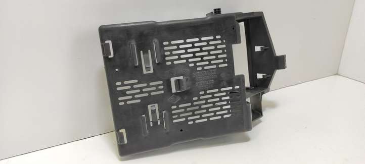 Renault Scenic I (1996 - 2003)  7703397911 Крышка ящика предохранителей