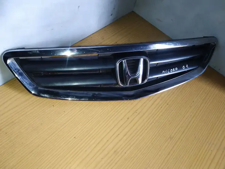 Honda Accord (1999 - 2002) Верхняя решетка радиатора — фото 1