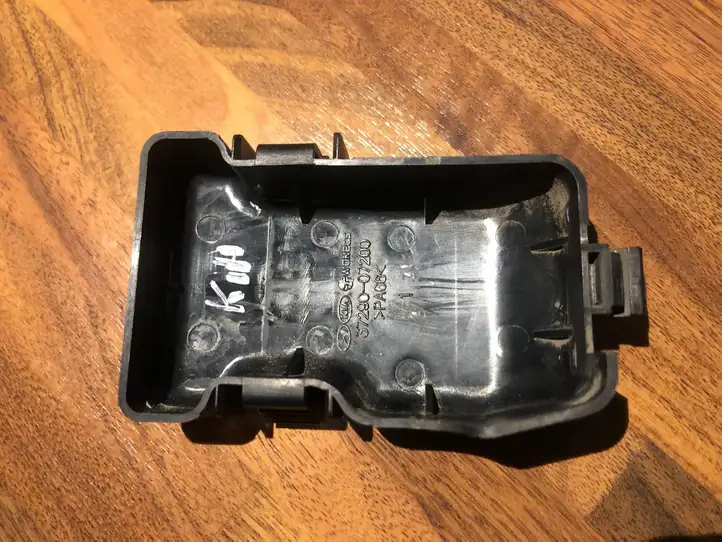 Kia Ceed (2010 - 2012) 3729007200 Плюсовой провод аккумулятора — фото 2