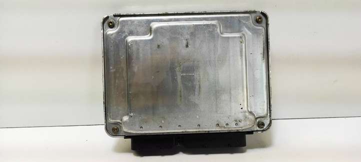 Volkswagen Golf IV (1998 - 2005)  038906012BF Блок управления двигателя