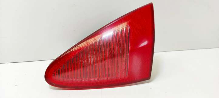 Alfa Romeo 147 (2000 - 2004)  46747825 Задний фонарь в крышке багажника