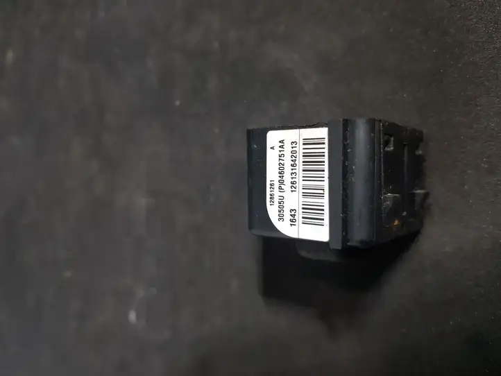 Chrysler Town & Country V (2010 - 2016) 04602751AA Кнопка закрытия крышки багажника — фото 2
