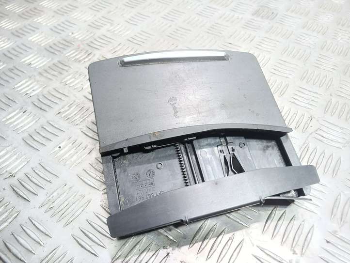 Audi A6 (2004 - 2008)  4F1857951C Пепельница