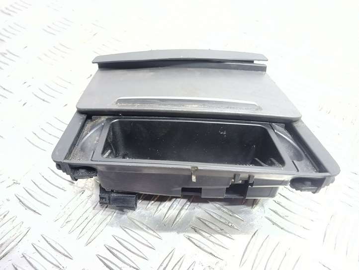 Audi A6 (2004 - 2008)  4F1857951C Пепельница