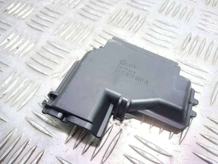 Audi A6 (2004 - 2008)  4F0971981A Крышка ящика предохранителей