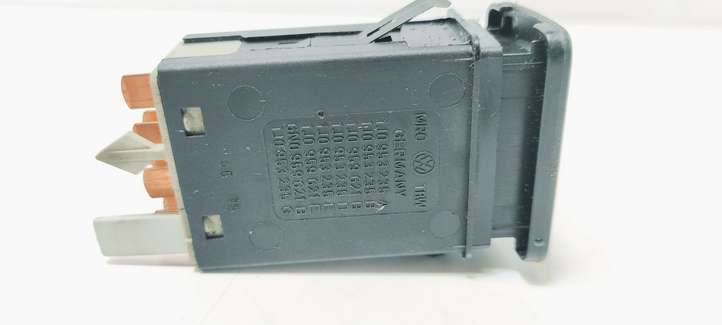 Volkswagen Bora (1998 - 2005)  1J0953235A Включатель аварийных фонарей