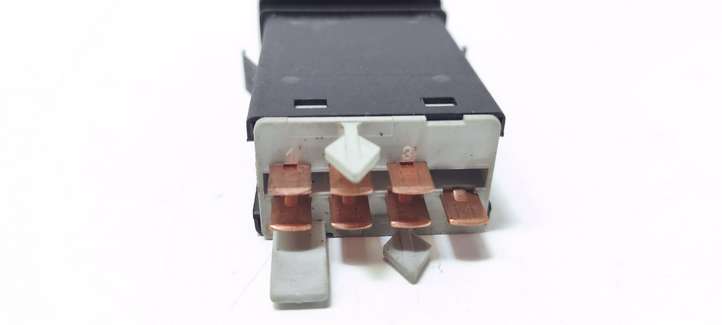 Volkswagen Bora (1998 - 2005)  1J0953235A Включатель аварийных фонарей