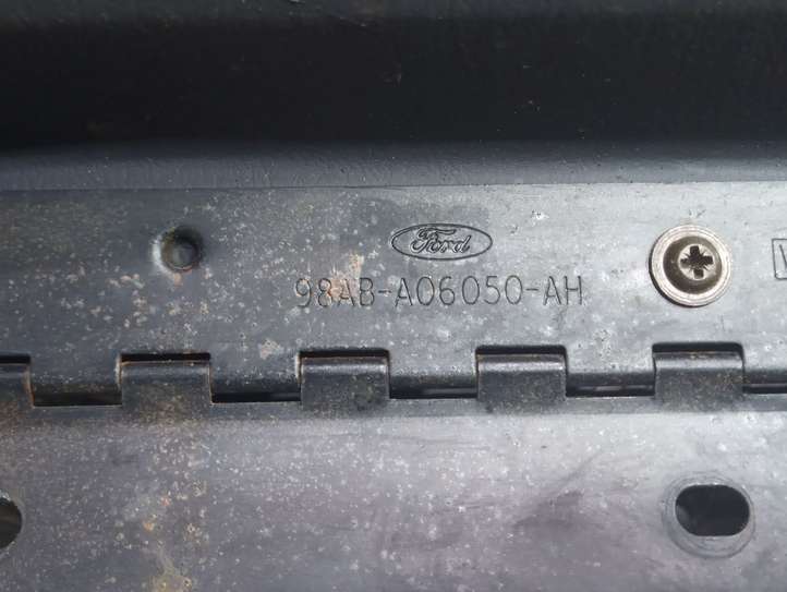 Ford Focus (1998 - 2004)  98ABA06050 Комплект ящика для вещей (бардачка)