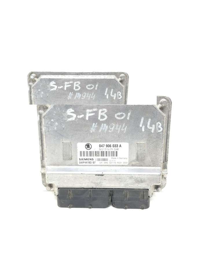 Skoda Fabia Mk1 (6Y) (1999 - 2007)  047906033 Блок управления двигателя