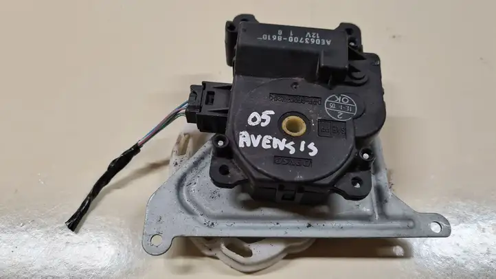 Toyota Avensis T250 (2003 - 2006) AE0637008610 Двигатель задвижки потока воздуха — фото 1