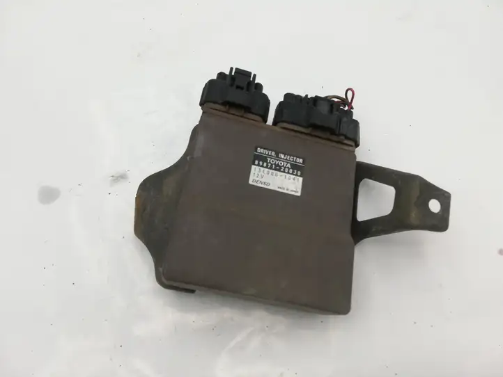 Toyota Avensis Verso (2001 - 2004) 8987120030 Блок управления форсунками — фото 1