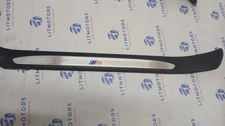 BMW 5 E60 E61 (2004 - 2010) 51477898145 Внутренняя отделка переднего порога — фото 1