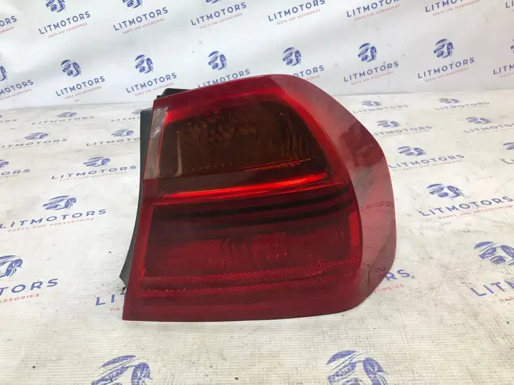 BMW 3 E90 E91 (2005 - 2012) 6937458 Задний фонарь в кузове — фото 1