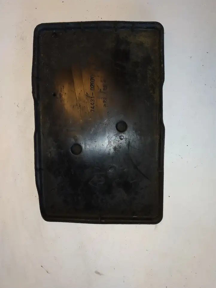 Toyota Corolla Verso E121 (2004 - 2007) 7443102070 Крышка ящика аккумулятора — фото 2