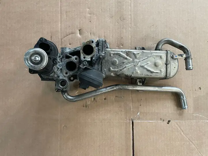 Seat Ibiza IV (6J,6P) (2008 - 2017) 03P131512D Охладитель клапана EGR — фото 1