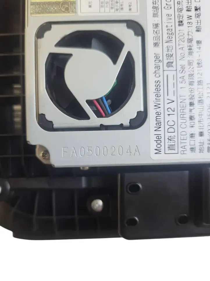 Toyota RAV 4 (XA50) (2018 - ) 10R0615498 Модуль беспроводной зарядки — фото 4
