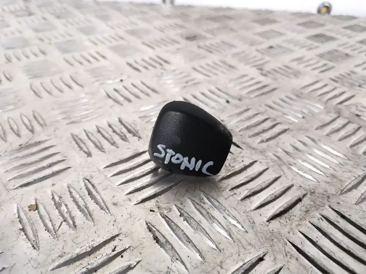 Kia Stonic (2017 - ) Датчик света — фото 1