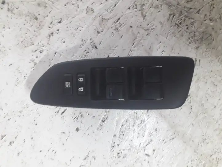 Toyota Auris 150 (2006 - 2012) Кнопка стеклоподъемников — фото 1