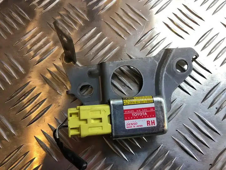 Toyota RAV 4 (XA20) (2000 - 2005) 8983342020 Датчик удара SRS — фото 1