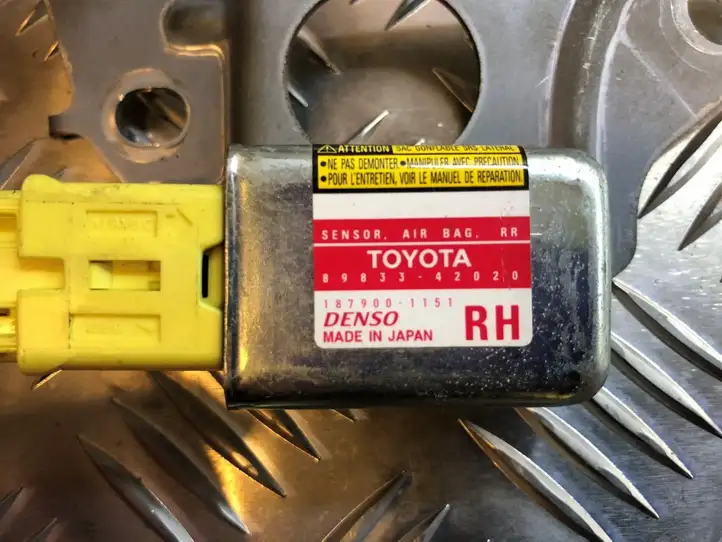 Toyota RAV 4 (XA20) (2000 - 2005) 8983342020 Датчик удара SRS — фото 2