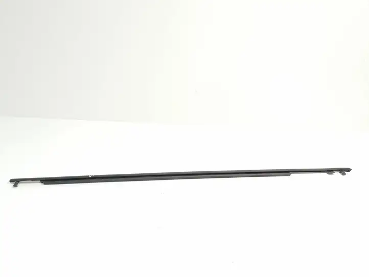 Toyota Prius (XW30) (2009 - 2015) Накладка стекла задней двери — фото 1