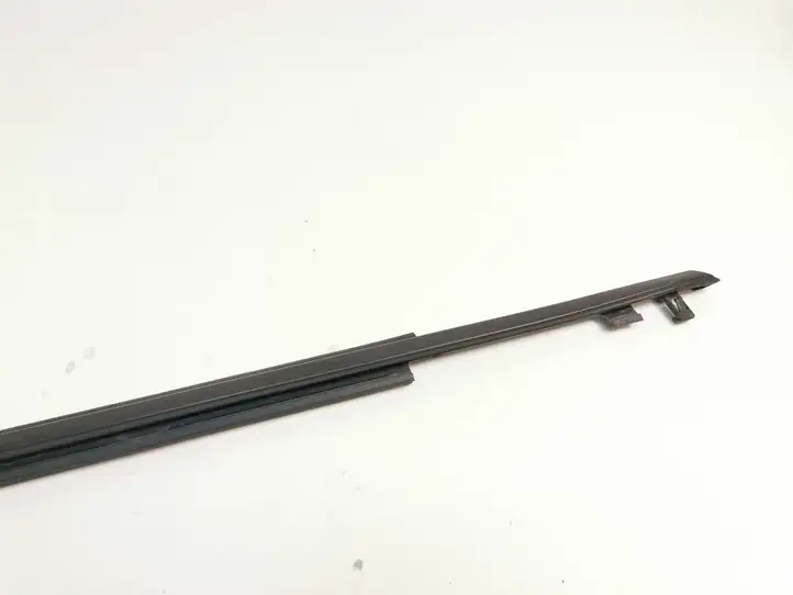 Toyota Prius (XW30) (2009 - 2015) Накладка стекла задней двери — фото 4